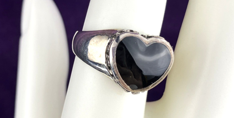 Sz 8 Sterling Onyx Heart Ring Goth vintage