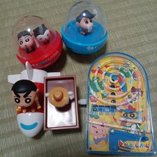 Crayon Shin-chan toy set