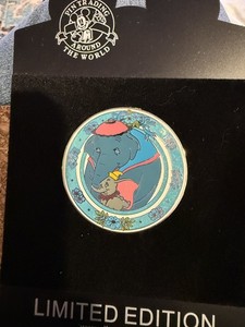  DISNEY SHOPPING KISS SERIES MRS. JUMBO AND DUMBO PIN LE 250