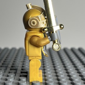 LEGO Castle Gold Crown Knight Minifigure w/ Sword & Shield CAS415 &ndash; Set 7079 2Y