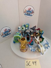 Skylander Superchargers Mixed vehicle and figure combo lot with sky trophy