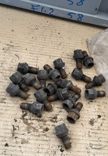 20X Radschraube für Mercedes-Benz W202 W203 S203 CL203 W168 W124 STAHLFELGEN