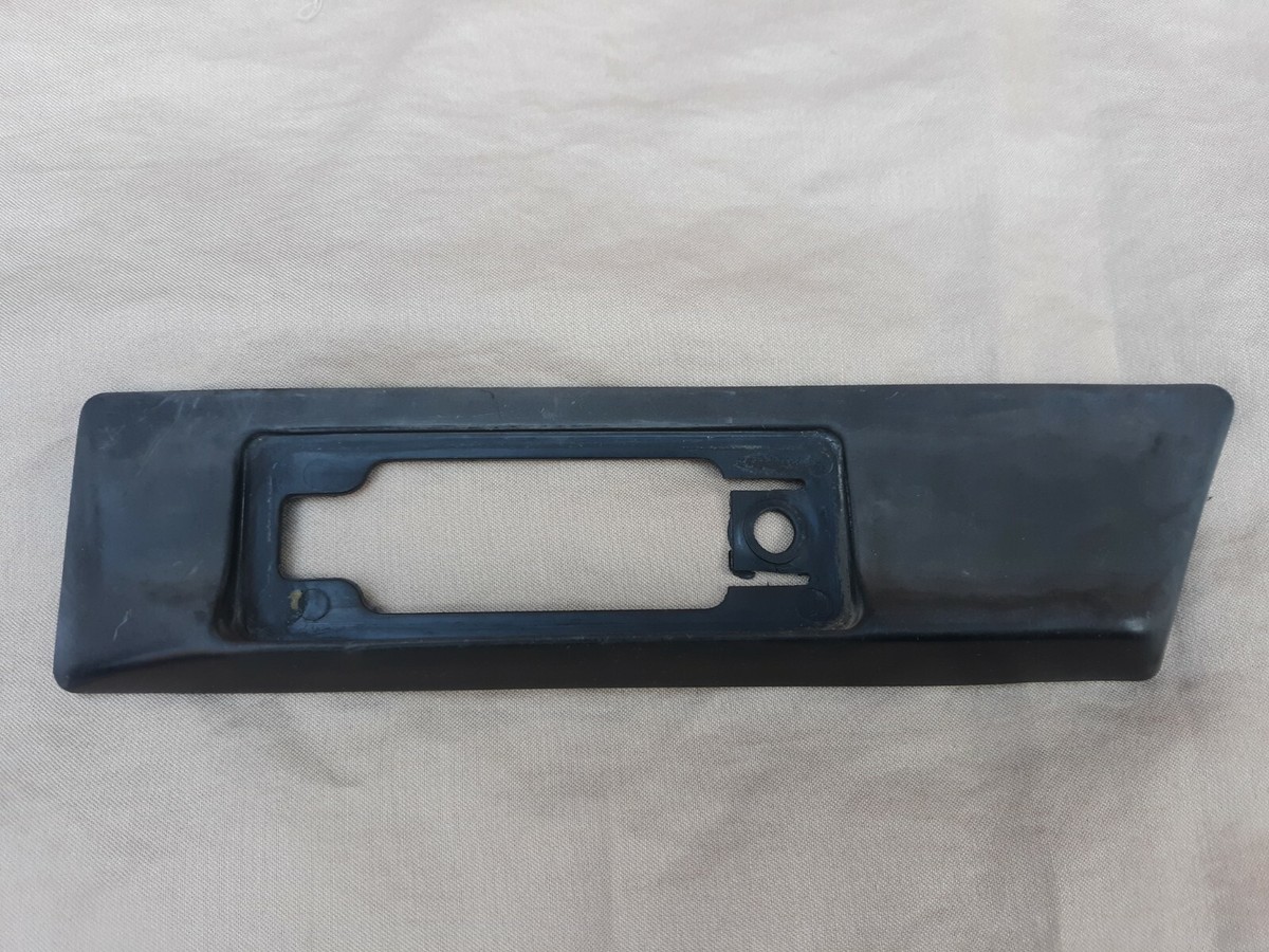 84 85 Nissan 300ZX 2+2 2+0 Fender Front Side Marker Light Moulding