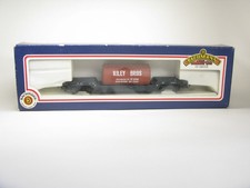 Bachmann 33-875 N.E Grey 45 Ton Diamond Frame Bogie Well Wagon with Boiler Riley