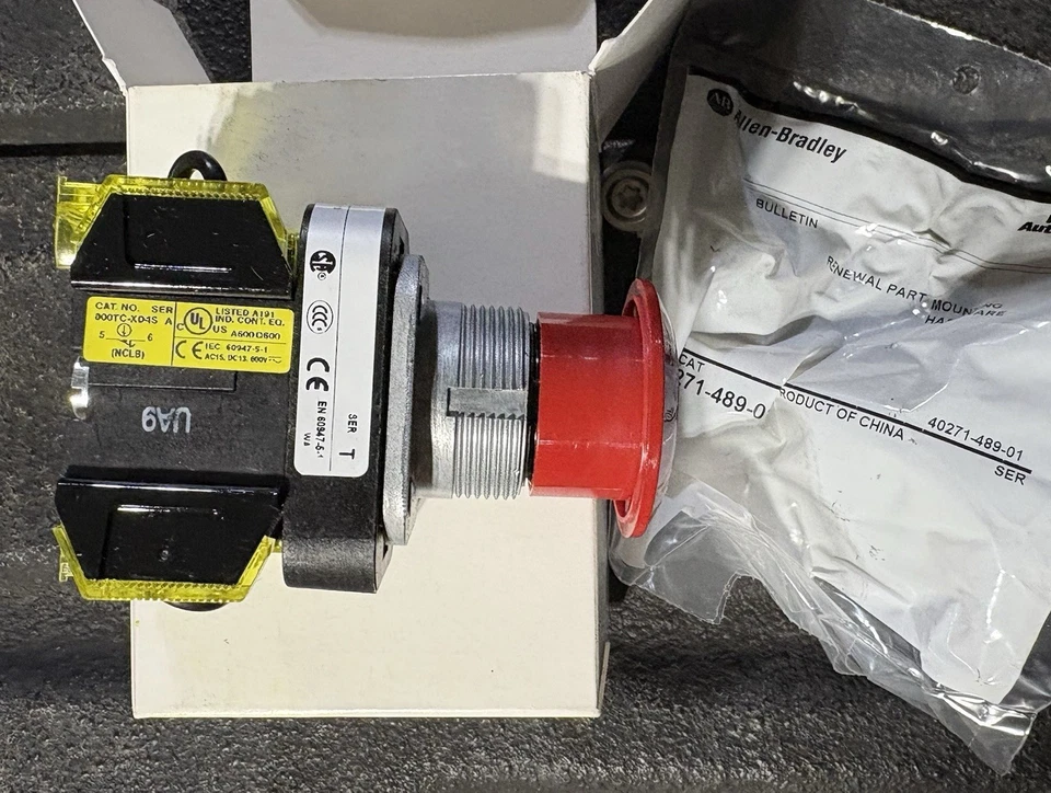 ALLEN-BRADLEY 800T-FX6A5S Series T Push/Pull Operator Red Cap 2 POS - New in Box - Image 2 of 4