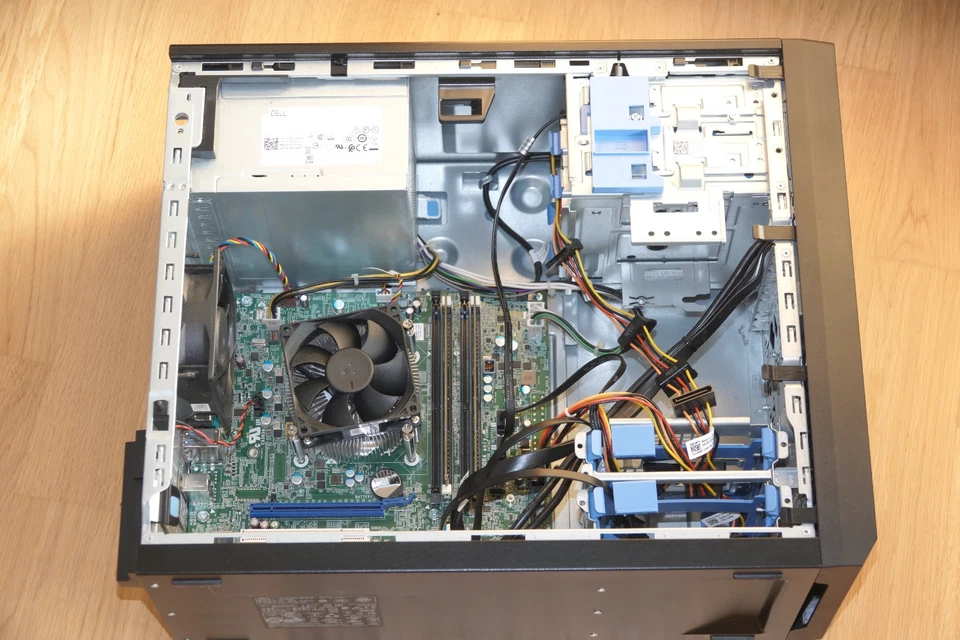 DELL T30 PowerEdge Xeon E3-1225v5 Server 16GB F4-2400C17D- 2x DP 1x HDMI neuwert - Bild 2 von 4