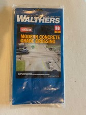 Walthers 933-4121 Modern Concrete Grade Crossing HO Scale