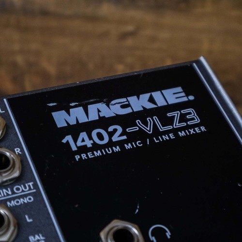Mackie 1402 VLZ3 14-Channel Analog Mixing Console 1402VLZ3 Mixer U258216 - Picture 3 of 5