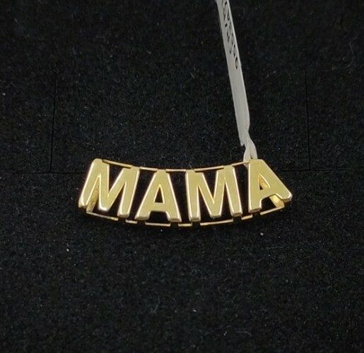 Colgante oro 18k 750 mls. Nombre MAMA 24,3 mm.