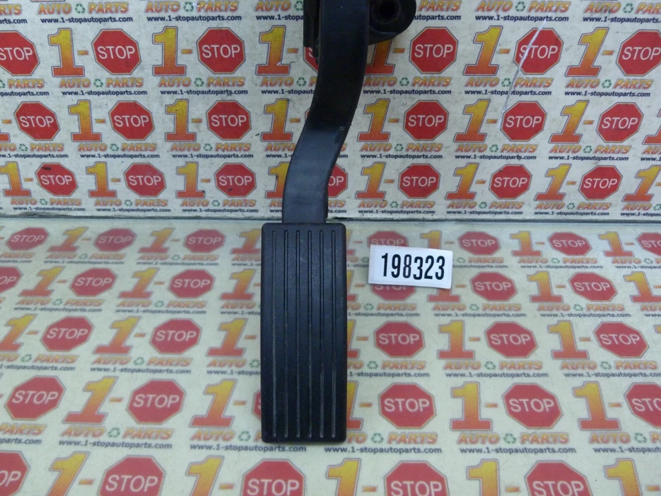 Sensor de posición del pedal del acelerador Hyundai Accent 2011-2017 32700-1R500 OEM Foto 2 de 4