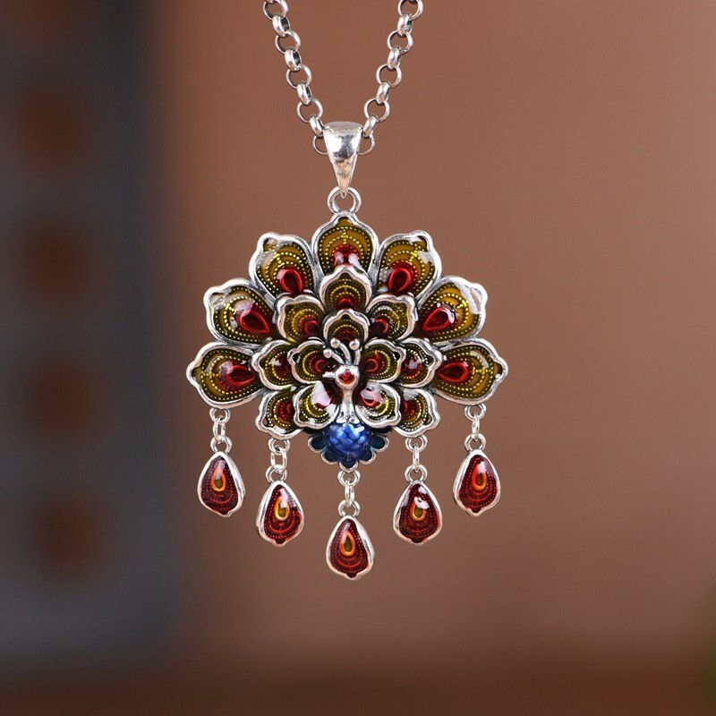 L05 Elegant Pendant Colorful Peacock With Red-Brown Plumage