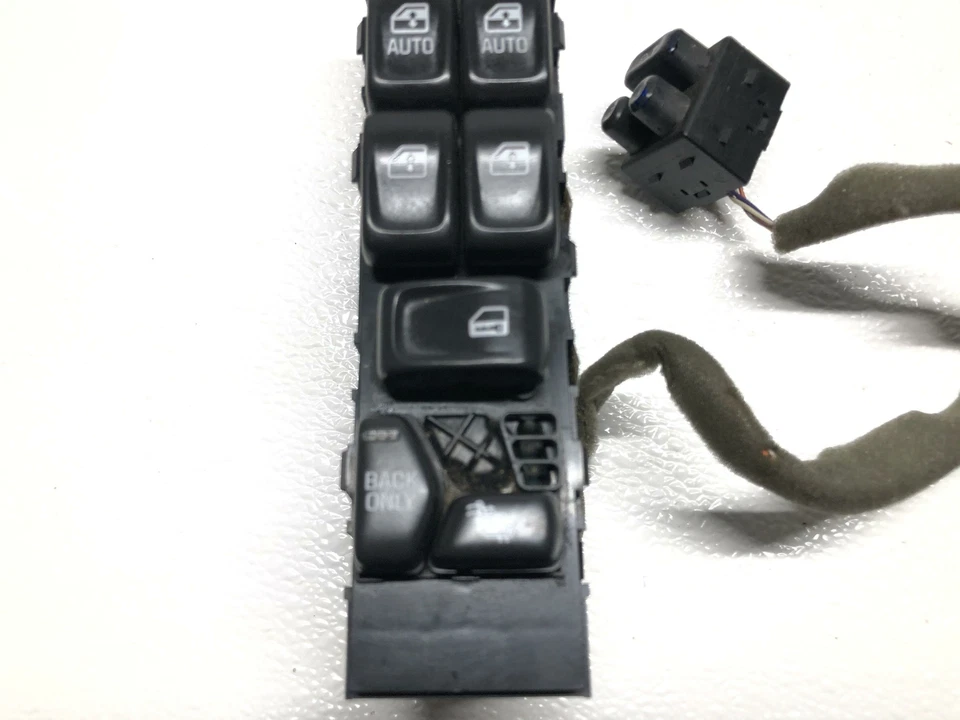 Door Switch Front BUICK RAINIER 04 - Image 2 of 4