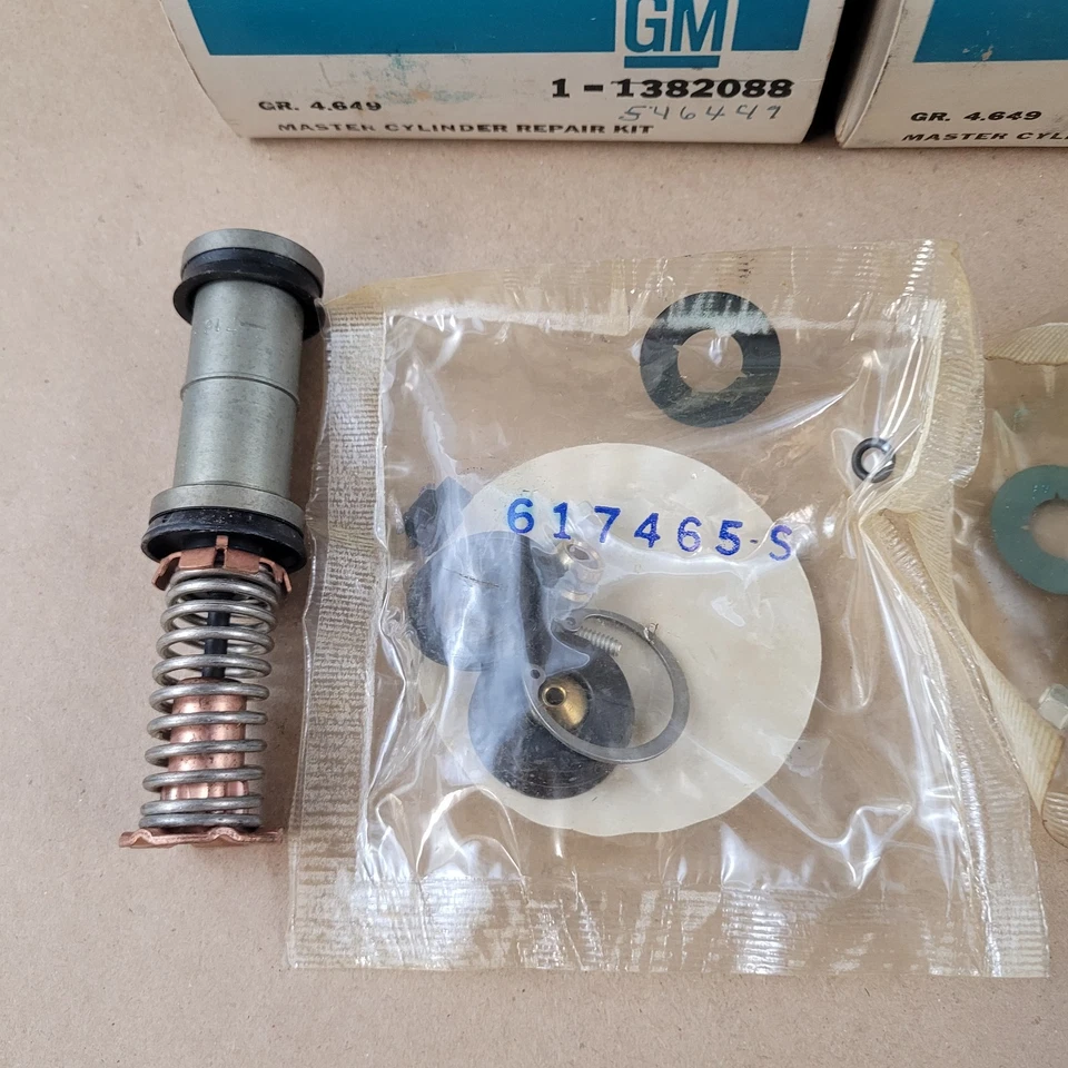 2 NOS GM 1967-70 Buick Pontiac Oldsmobile con frenos de tambor Master Cyl kits de reconstrucción Foto 2 de 4