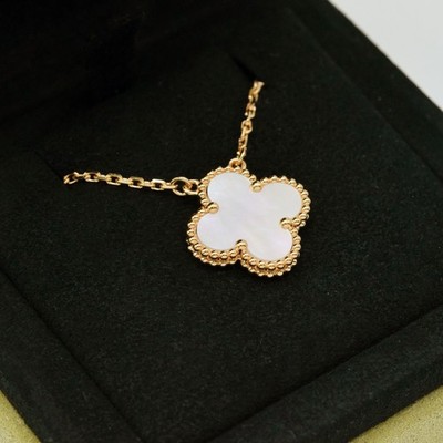 Van Cleef & Arpels VCARA45900 18K Yellow Gold Vintage Alhambra Van Cleef & Arpels VCARA45900 18K Yellow Gold Vintage Alhambra