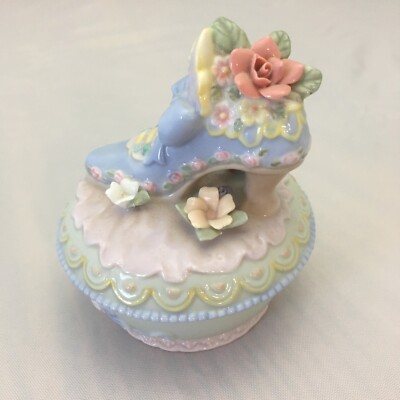 Porcelain Victorian Style Keepsake Shoe with Rose Flowers Trinket Box and Lid