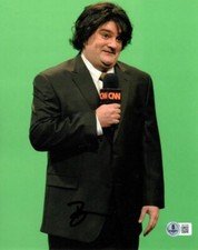 Bobby Moynihan Signed Autographed 8X10 Photo SNL CNN Green Screen BAS BP10336