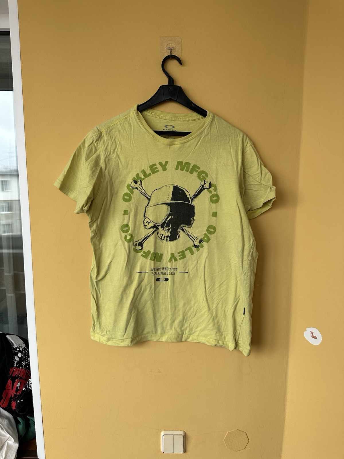 Vintage y2k Oakley Software Skull Logo Promo Tee Yellow T-Shirt