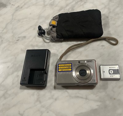 Sony Cyber-shot DSC-S750 7.2MP 3x Optical CCD Digital Camera-Silver 100% Working