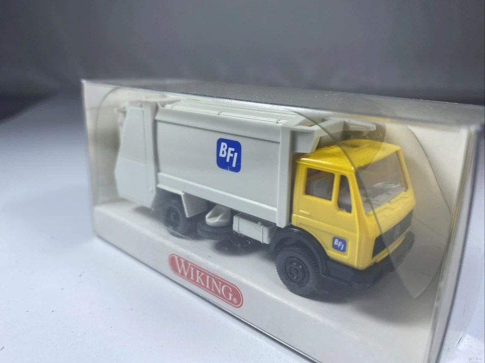 Mo75 WIKING 1:87 H0 Lkw MERCEDES BENZ BFI Müllwagen Müllabfuhr Müllauto Kommunal - Bild 3 von 4