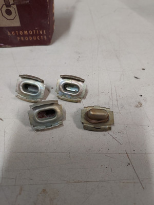 1959 60 CHEVROLET NOS FENDER MOLDING CLIPS LOT OF 4 PONTIAC LOWER TRIM IMPALA
