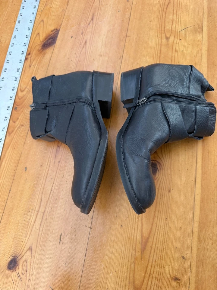 Botas de cuero para mujer talla 8,5 Gentle Souls de Kenneth Cole cremallera lateral A4 Foto 3 de 4