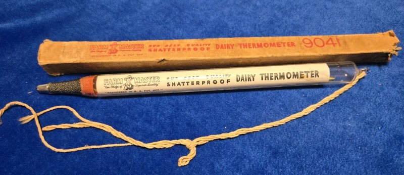 Vintage Farm Master Shatterproof Glass Dairy Thermometer # 9041 w/ Box Excellent