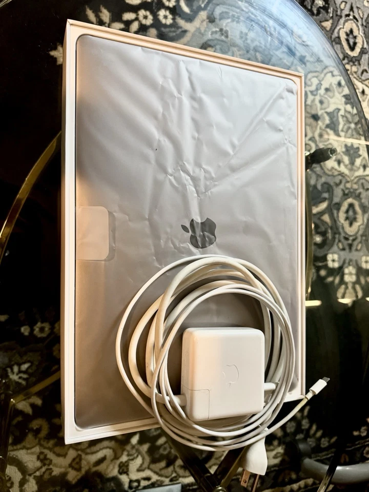 Apple MacBook Pro 15-inch 2019 8-Core I9 2.4GHz, 32GB RAM, 2TB SSD - Image 4 of 4