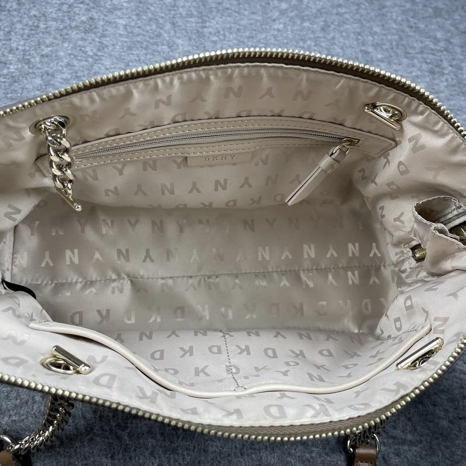 DKNY Bryant Park 顶部拉链挎包单肩包标志棕色设计师全印花 — 第 4/4 张图片