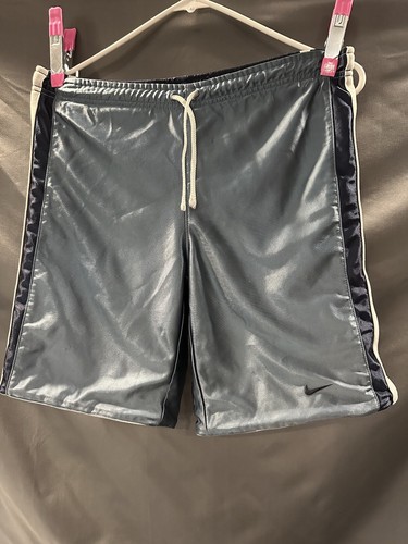 NIKE HOOPS BOYS REVERSIBLE SHORTS, youth size. (no tags, measures 10-12 size) - Picture 6 of 15