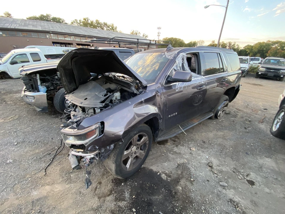 Vidrio de ventilación de puerta trasera derecha usado se adapta a: Chevrolet Tahoe 2016 con vidrio solar op Foto 2 de 4