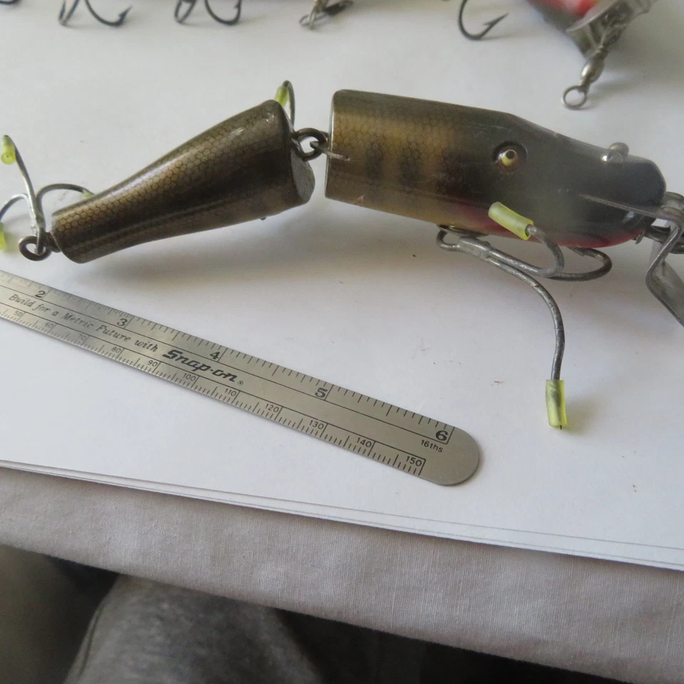 FISHING LURE CREEK CHUB 5½" WOOD HEAVY PIKIE JOINTED GLASS EYES PIKIE SCALES - Image 4 of 4