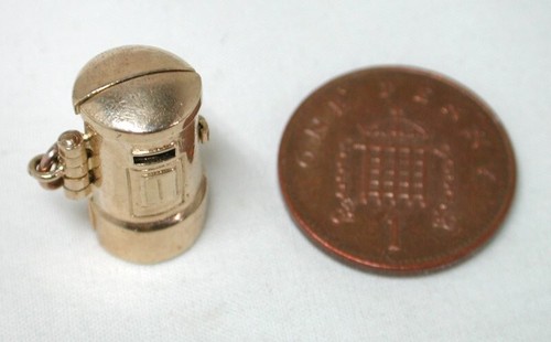 9ct Gold Post Box With Postman Inside Charm 1980's Vintage 23024 - Picture 4 of 4