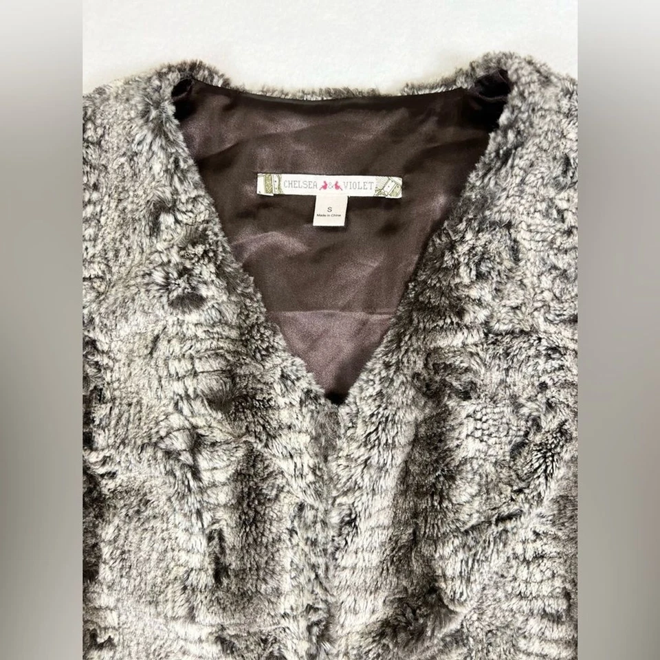 CHELSEA & VIOLET Women’s Faux Fur Vest S Hook Closure Boho Glam Winter Chic Warm - Image 2 of 4