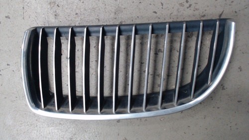 Kühlergrill seitlich Links BMW 325d DPF Bj 2007 E90 / E91/ 2473380