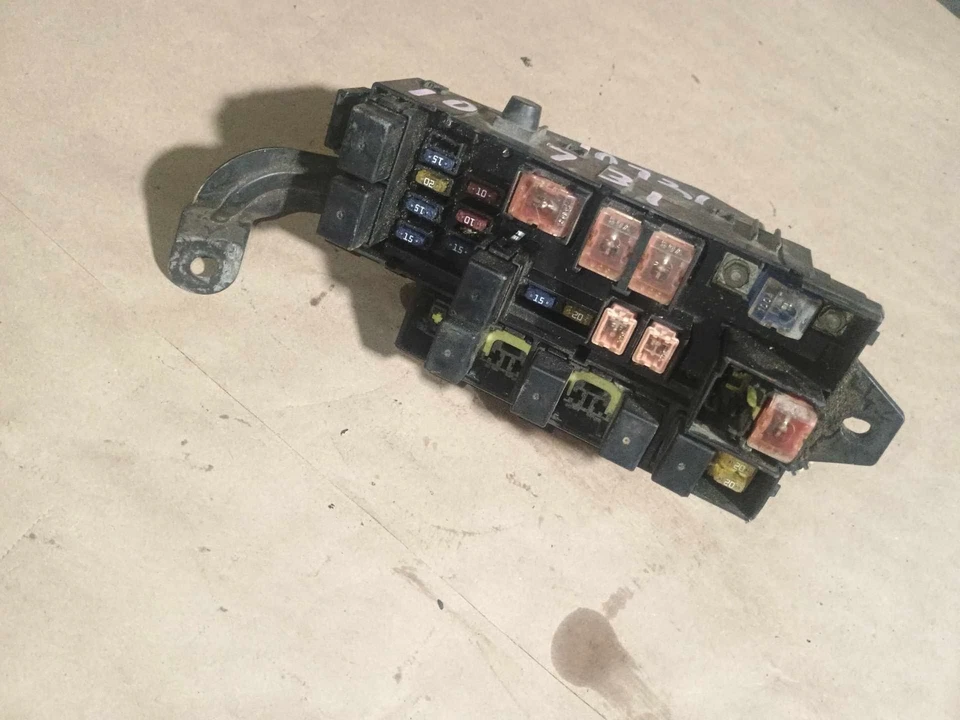 Caja de fusibles de motor Subaru Legacy 2000-2001 compartimento 2,5 l OEM Foto 3 de 4