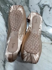 capezio pointe shoes Ava model 1143W, size 9N, new and unworn
