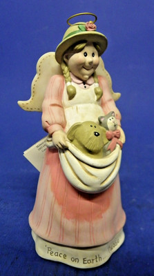 Tattertales ''Peace on Earth'' Angel with Dog & Cat Design Sandi G. Evans 5.5''