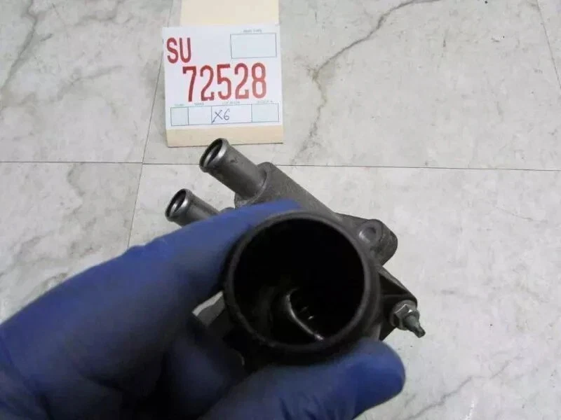 Carcasa termostato XD 2008 2014 Scion cubierta de salida de refrigerante de agua OEM Foto 2 de 4