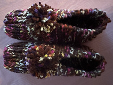 NWOT Amish Hand Knitted Slippers Brown/Rainbow Colors Wms Sm Mans X Sm 8 1/4"