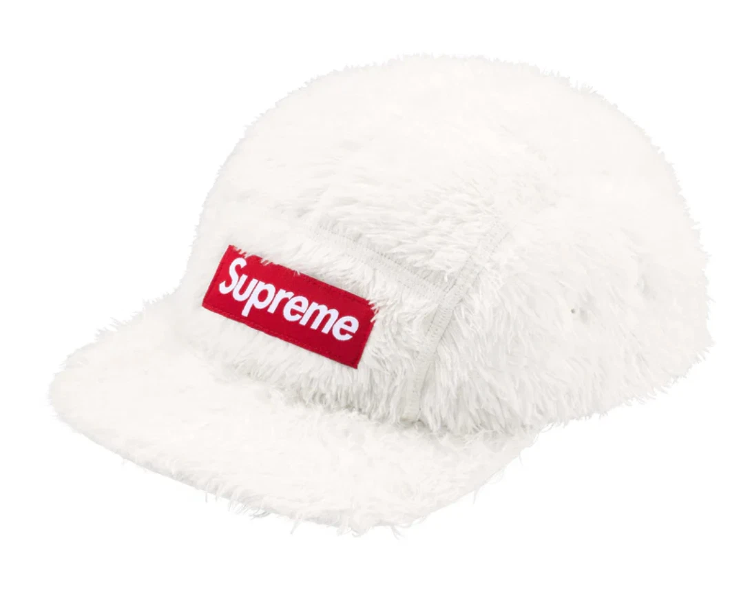 Casquette de camp polaire Supreme FW24 cheveux longs flous blanc   FW24