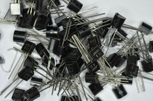 Lot De 100 Transistors PNP BF421 - Vce 300V, Ic 200mA, Boîtier TO-92 - Neufs Pour électronique