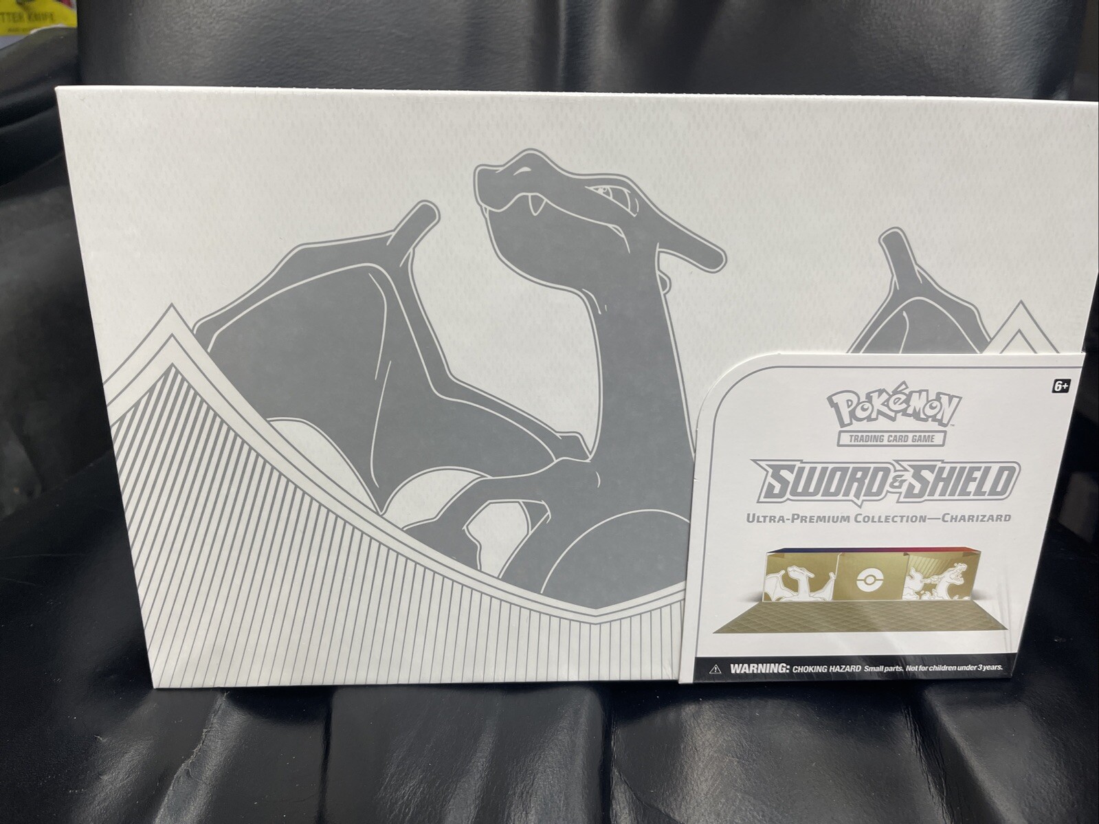 pokemon charizard ultra premium Collection Box.