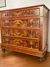 Cassettone fine Ottocento con intarsi in radica