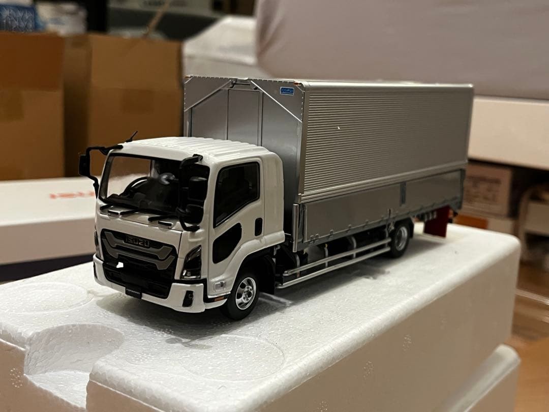 Kyosho 1:43 Chair Forward Diecast Mini Car Current Type