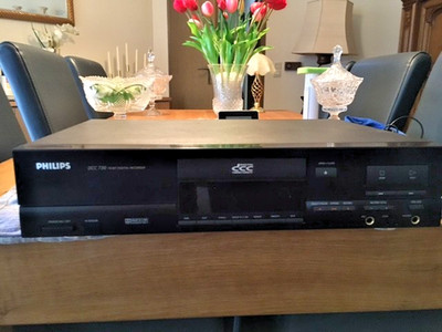 Philips DCC 730 18 Bit Digital Recorder (Digital Compact Cassette)