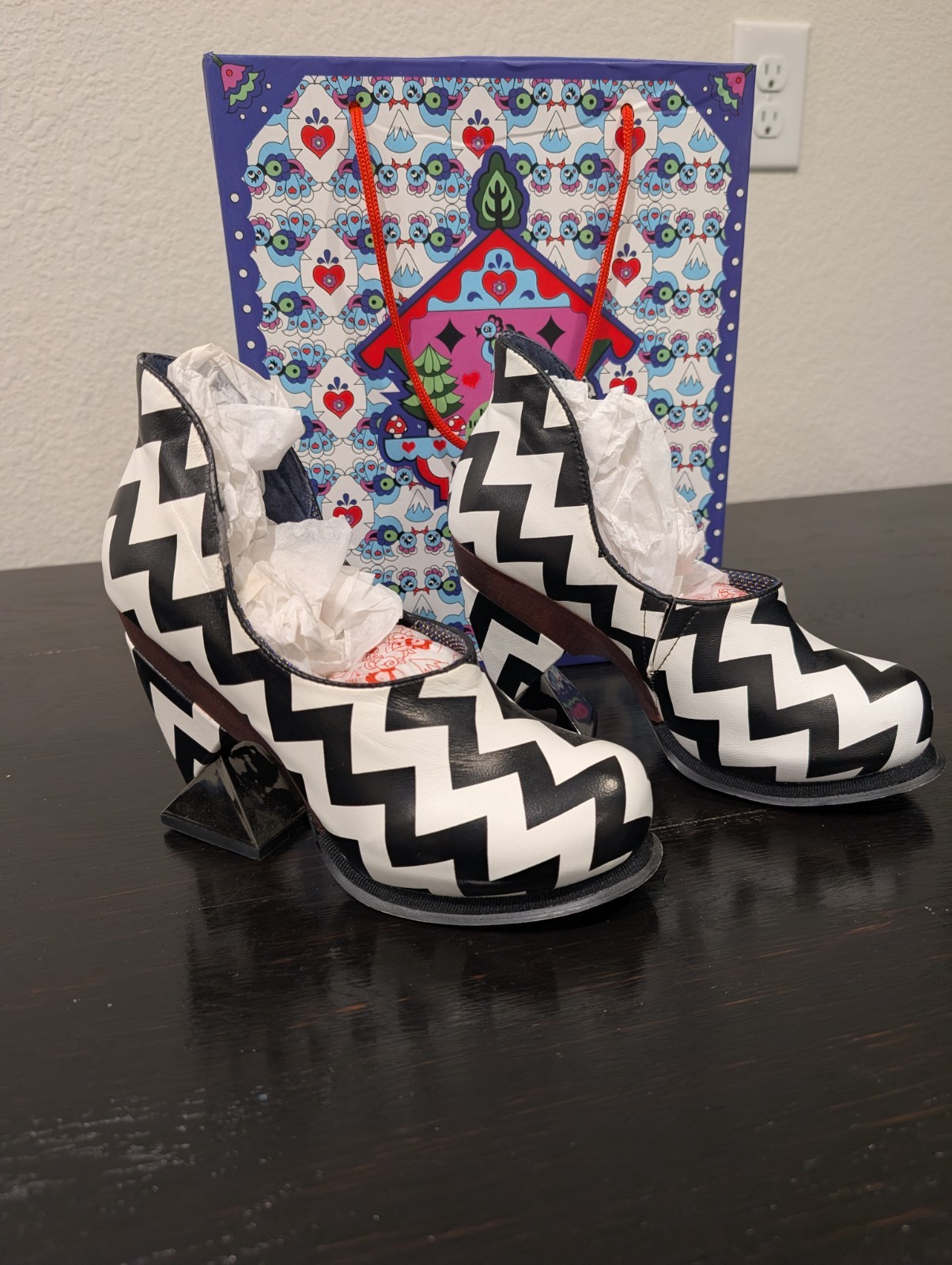 IRREGULAR CHOICE BOTOXIC CHEVRON Zig Zag WOMENS H… - image 4