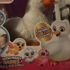 Zuru Pets Alive Mama Duck  Baby Surprise 