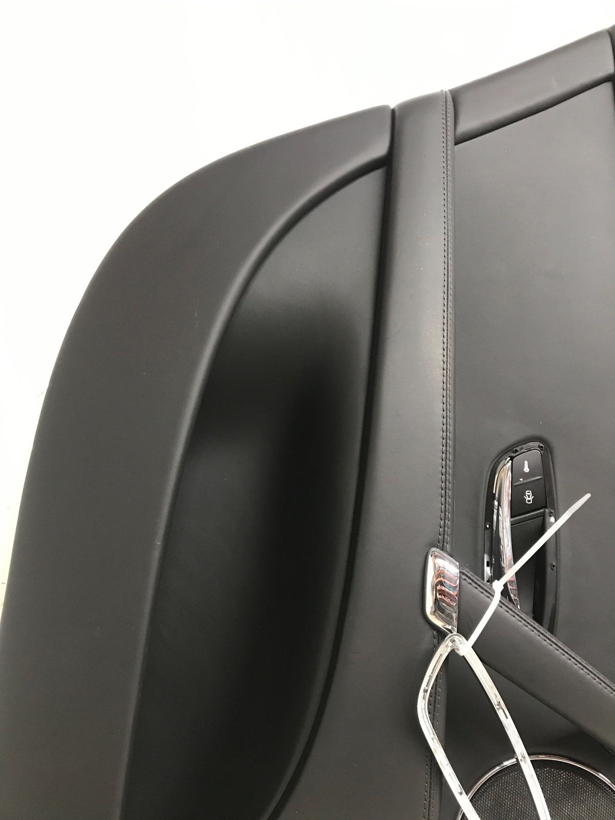 2013 - 2019 BENTLEY FLYING SPUR LEFT REAR INNER DOOR PANEL *BROKEN HANDLE COVER*