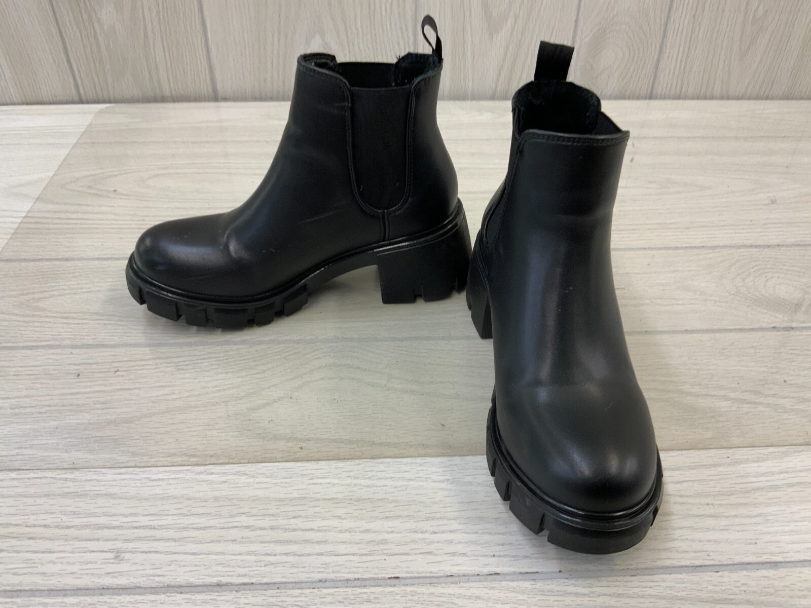 Steve Madden Howler Chelsea Boots 