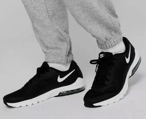 nike air max invigor trainers